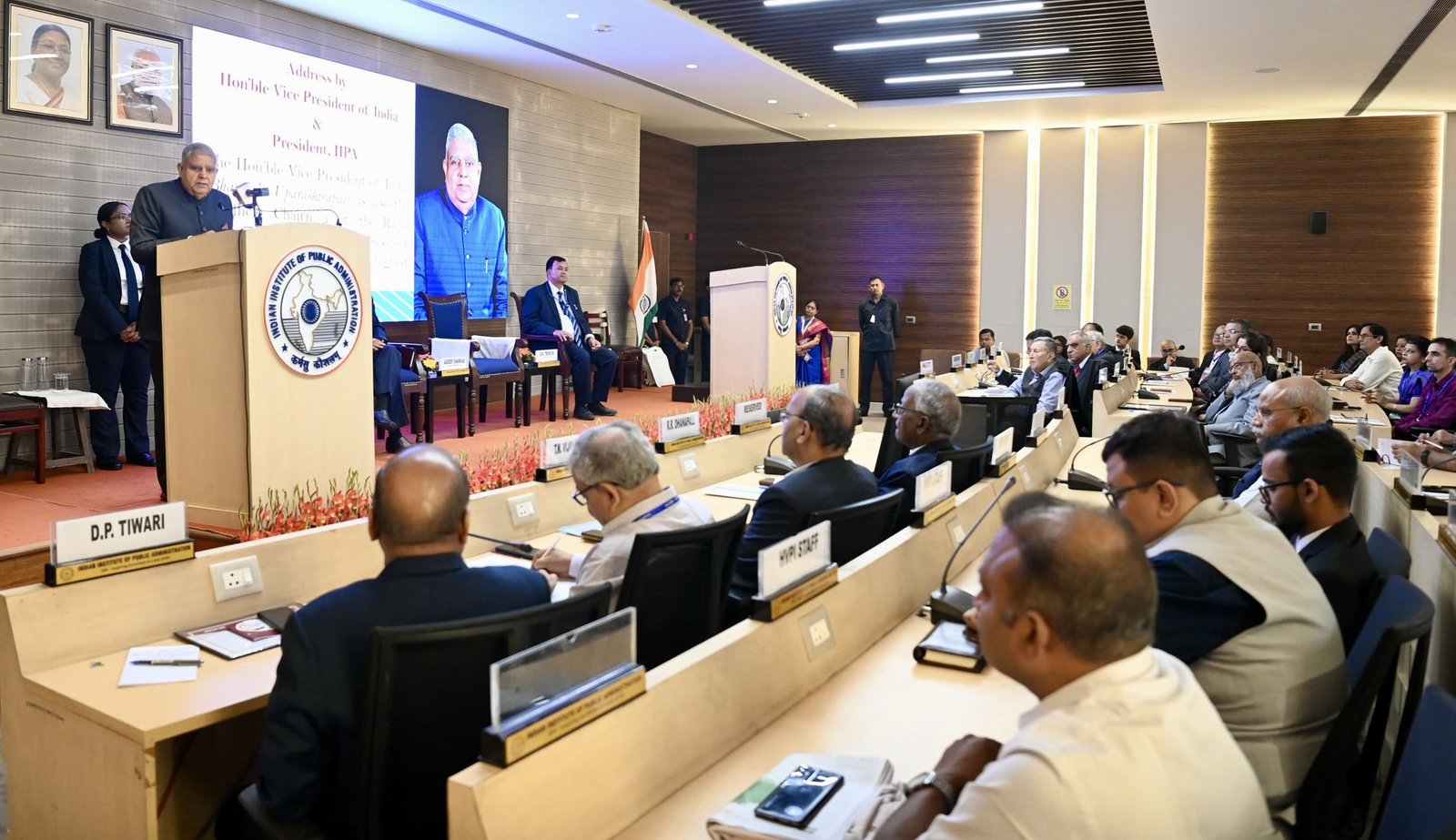 भारत औपनिवेशिक मानसिकता त्याग रहा है: धनखड़