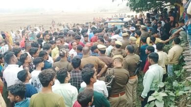 खेत मे मिला खून से लथपथ छात्रा का शव