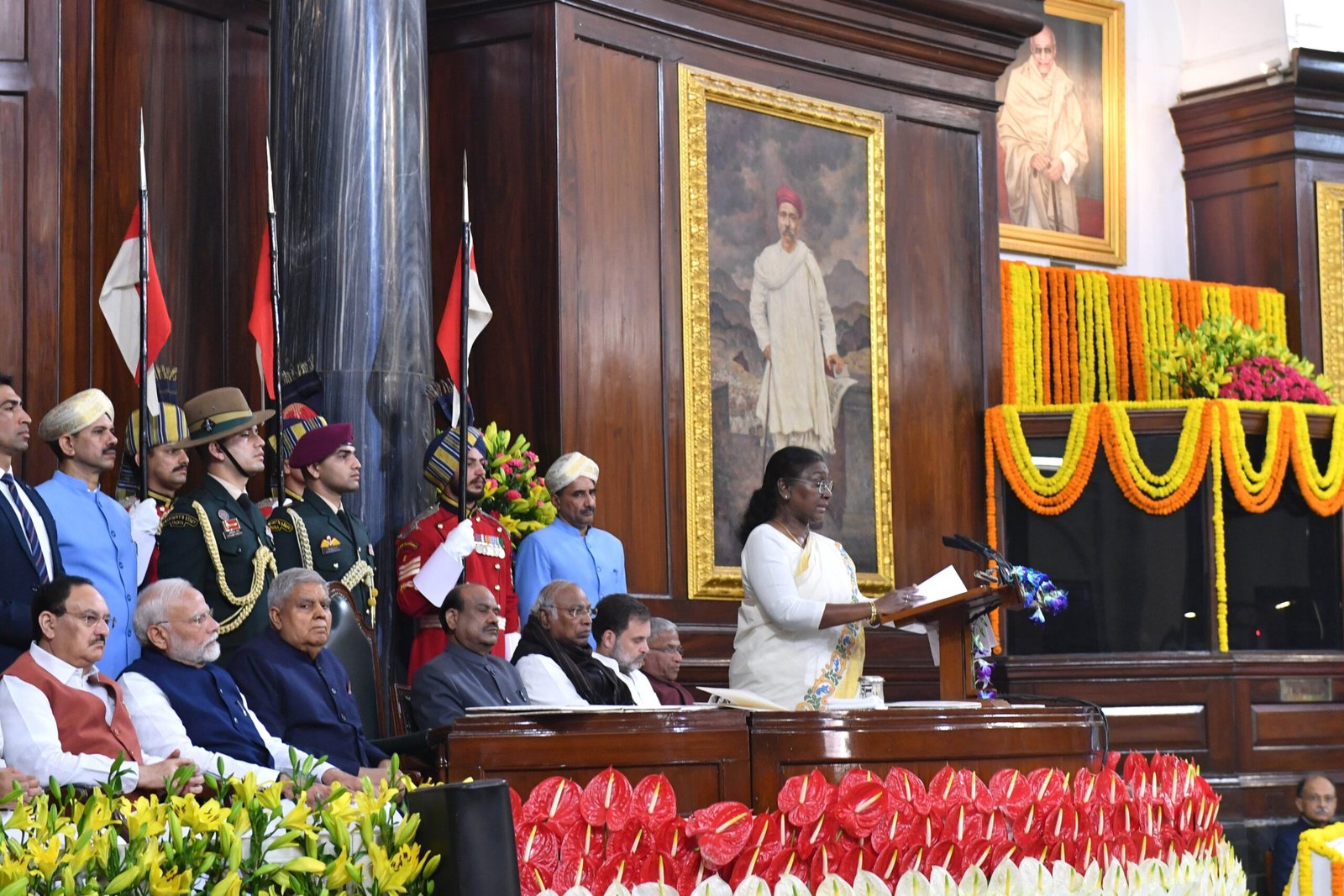 संवैधानिक आदर्शों को अपनाकर विकसित भारत बनाने में योगदान दें देशवासी: मुर्मु