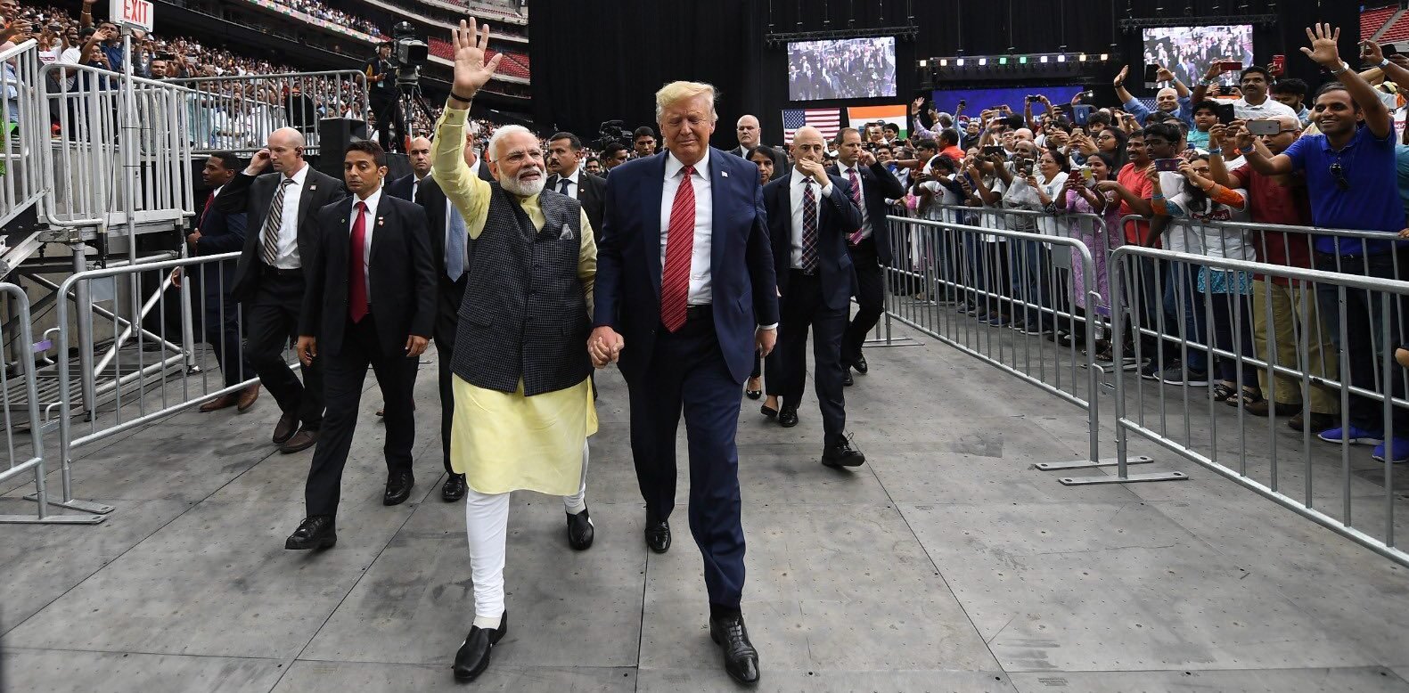 मोदी ने ट्रंप को दी जीत की बधाई