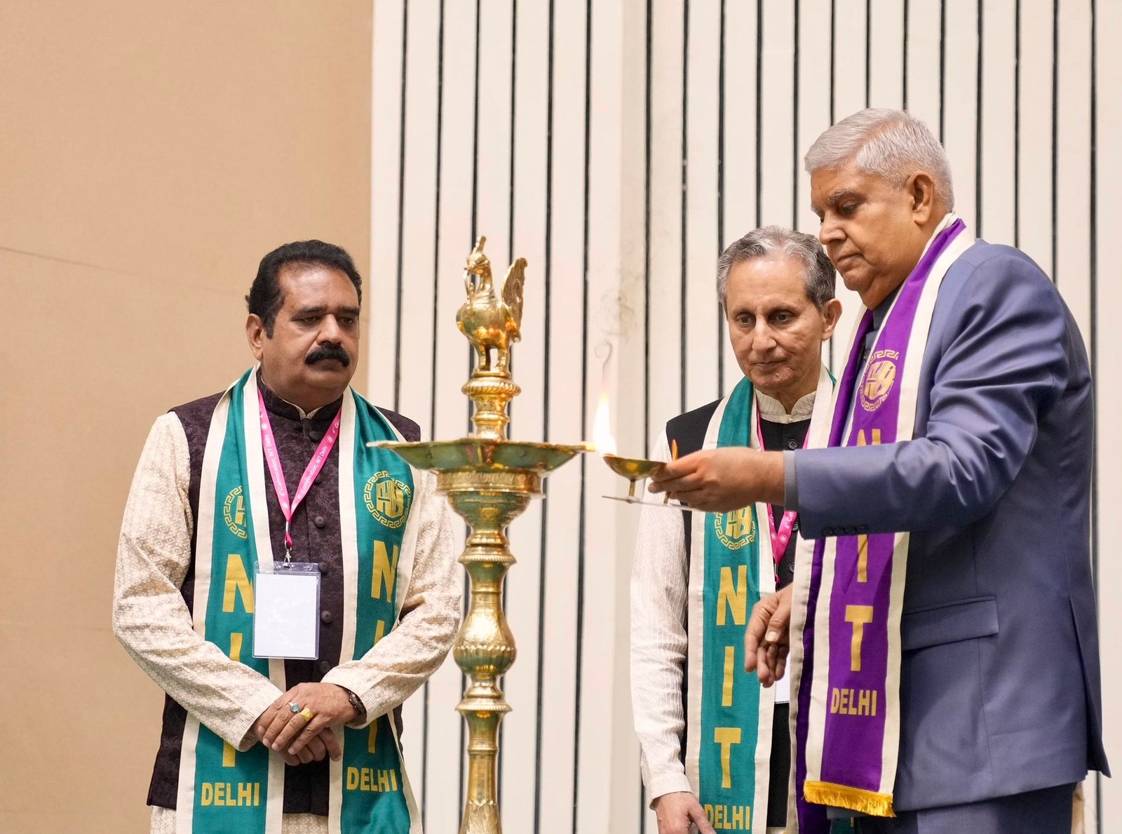 अभिजात वर्ग को राष्ट्रवाद की भावना से प्रेरित होना चाहिए: धनखड़