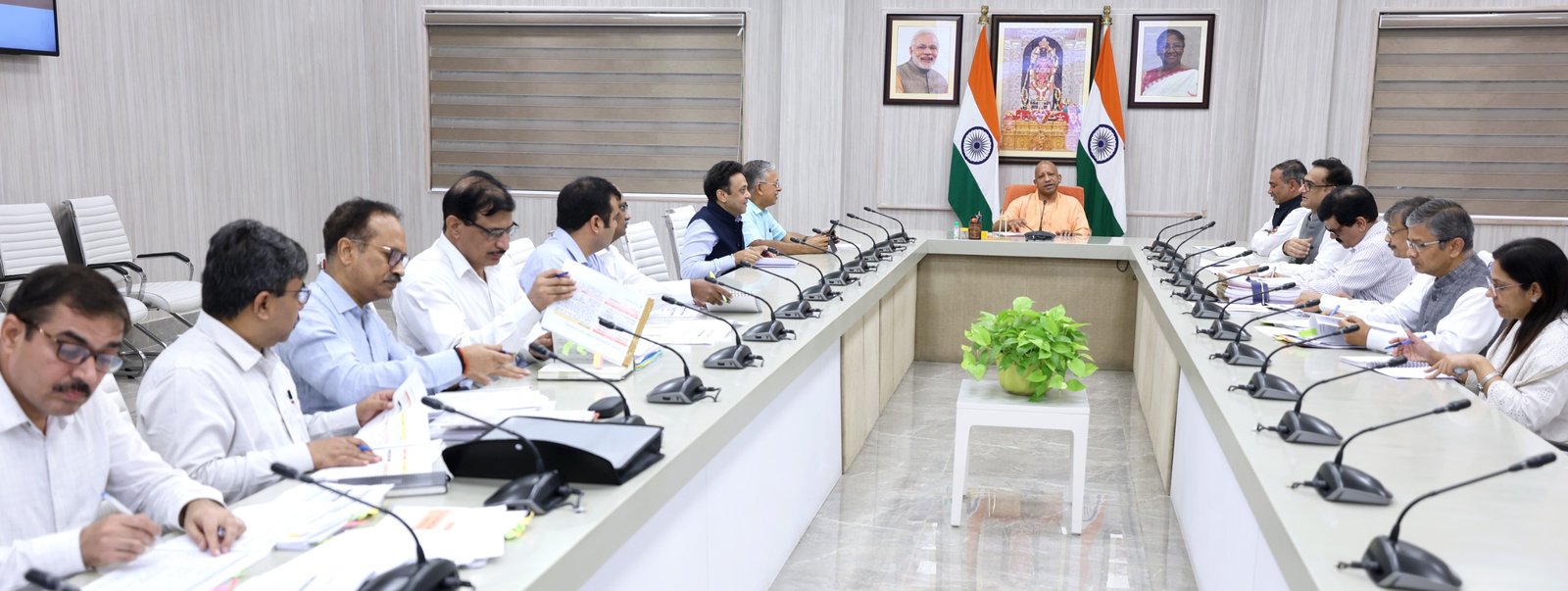जन महत्व की परियोजनाओं में समयबद्धता-गुणवत्ता से समझौता नहीं, गड़बड़ी मिली तो जेई से लेकर चीफ इंजीनियर तक सब की जवाबदेही तय होगी: मुख्यमंत्री