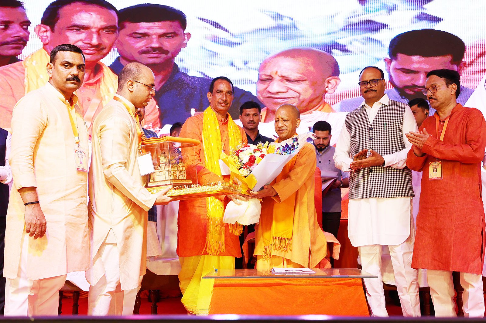 कांग्रेस और नेशनल कांफ्रेंस ने कश्मीर को बना दिया था आतंकवाद का वेयर हाउस- योगी