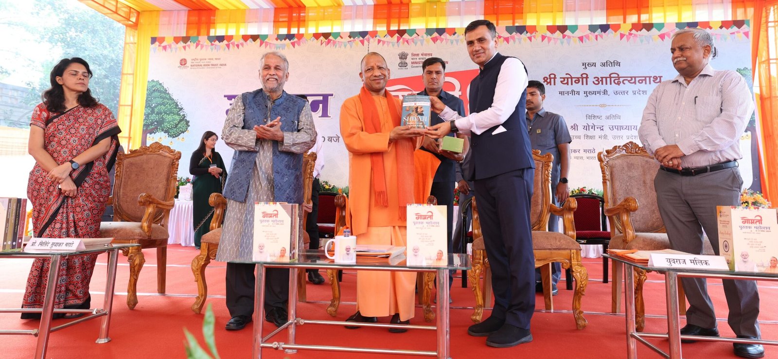 मुख्यमंत्री योगी आदित्यनाथ ने किया गोमती पुस्तक महोत्सव का शुभारंभ