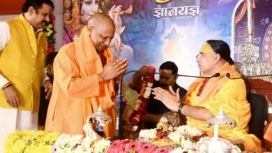 पूर्व मंत्री महेन्द्र सिंह के आवास पर भागवत कथा के आयोजन में पहुंचे सीएम योगी