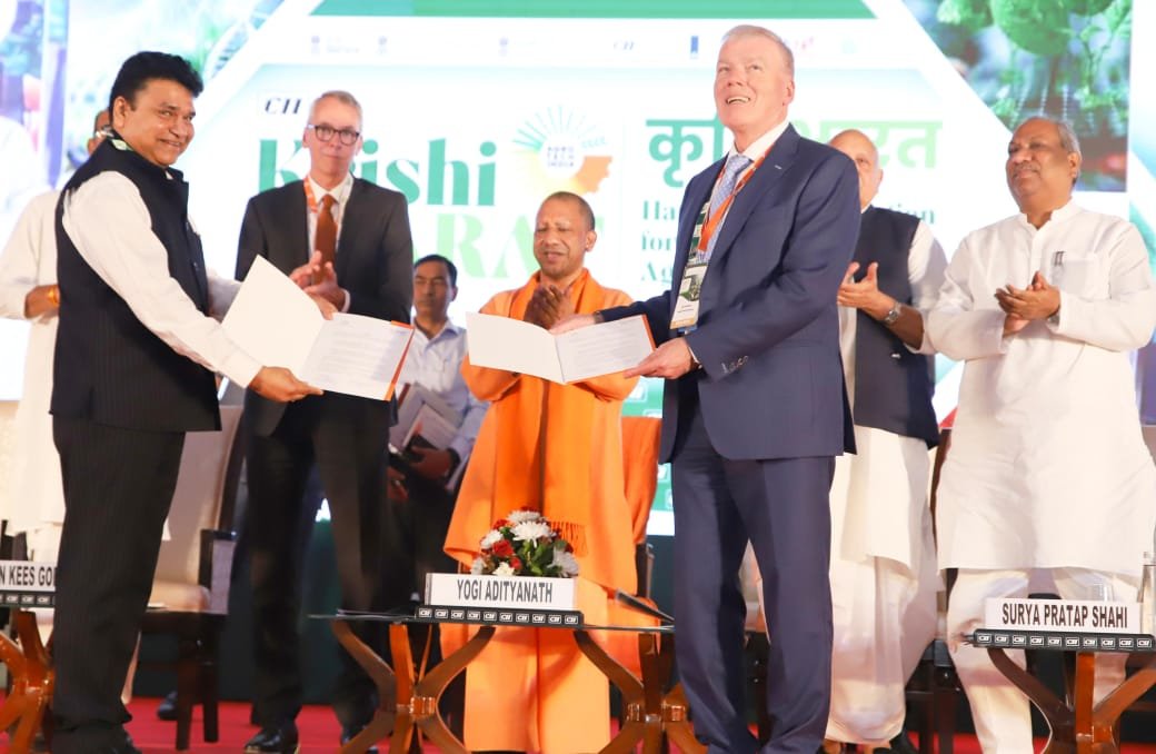 https://cmgtimes.com/cm-yogi-and-vice-president-played-damru-at-namo-ghat.html