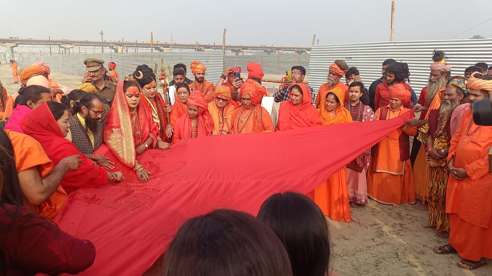 पूरी भव्यता के साथ स्थापित हुई पंचदशनाम जूना अखाड़ा, श्री पंचदशनाम आवाहन और श्री पंच दशनाम अग्नि अखाड़े की धर्म ध्वजा 