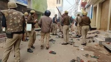 भारतीय कम्युनिस्ट पाटी (मार्क्सवादी लेनिनवादी) (भाकपा -माले) ने संभल में रविवार को हुई हिंसा के लिए भारतीय जनता पार्टी (भाजपा) को जिम्मेदार ठहराया है और कहा कि उपचुनाव में जीत से हौसला पाकर भाजपा ध्रुवीकरण को हवा दे रही है तथा प्रदेश को साम्प्रदायिकता की आग में झोंक देना चाहती है।भाकपा-माले राज्य सचिव सुधाकर यादव ने आज जारी बयान में कहा कि संभल में जामा मस्जिद का पूर्व में हरिहर मंदिर होना बताकर विवाद खड़ा किया गया है। एक बार सर्वे हो चुका था। आज सुबह दूसरी बार सर्वे किया जा रहा था। इस दौरान भड़की हिंसा योगी सरकार की नाकामी है। तीन व्यक्तियों की मौत की भी खबर है। प्रशासन तनाव से बेखबर क्यों था? शांति व्यवस्था के लिए पूर्व में पुख्ता इंतजाम क्यों नहीं किया गया? बहराइच हिंसा की तरह इसमें मिलीभगत तो नहीं? बहराइच हिंसा में भाजपा और प्रशासन की मिलीभगत के प्रमाण मिले थे।