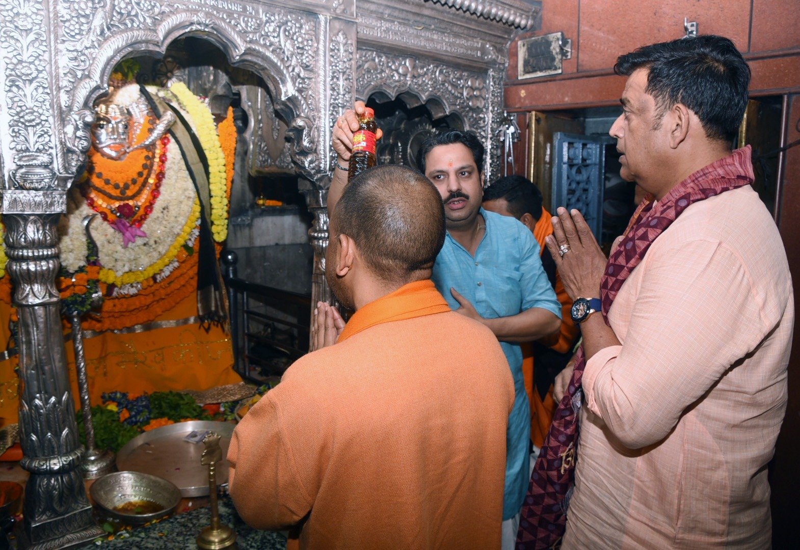 मुख्यमंत्री ने की बाबा विश्वनाथ व कालभैरव मंदिर में दर्शन-पूजन