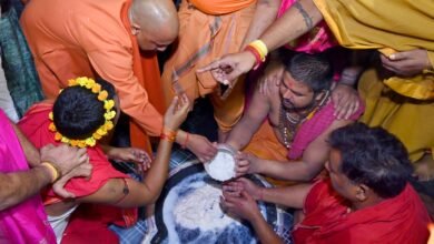 जलाभिषेक कर सीएम योगी ने की सुखद व समृद्ध भारत की कामना