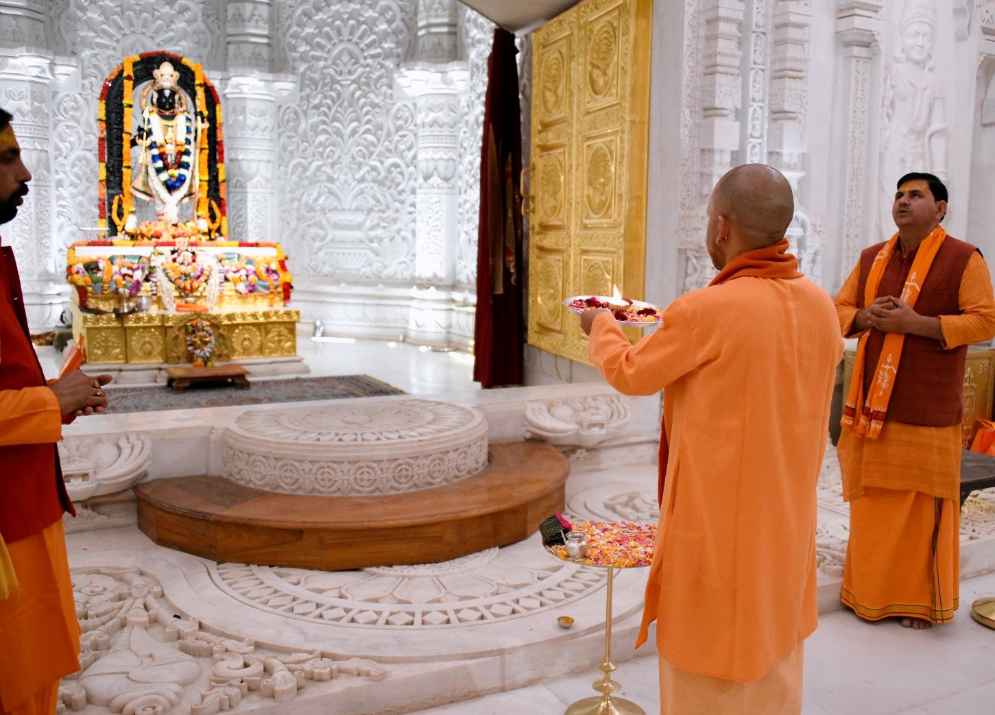 अयोध्या पहुंचे सीएम योगी ने प्रदेशवासियों के सुख-समृद्धि की कामना की