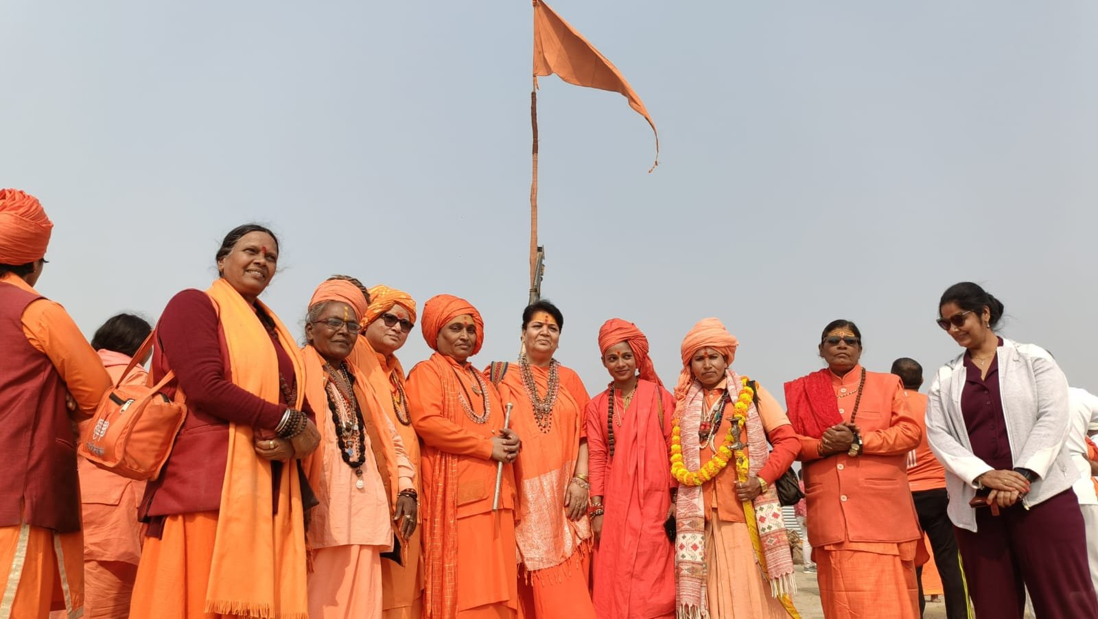 पूरी भव्यता के साथ स्थापित हुई पंचदशनाम जूना अखाड़ा, श्री पंचदशनाम आवाहन और श्री पंच दशनाम अग्नि अखाड़े की धर्म ध्वजा