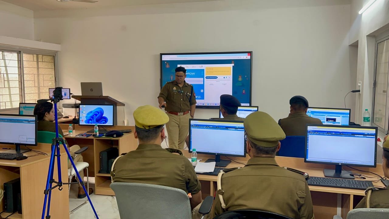 सीएम योगी के दिशा निर्देशन में बड़े बदलाव की ओर यूपी पुलिस 