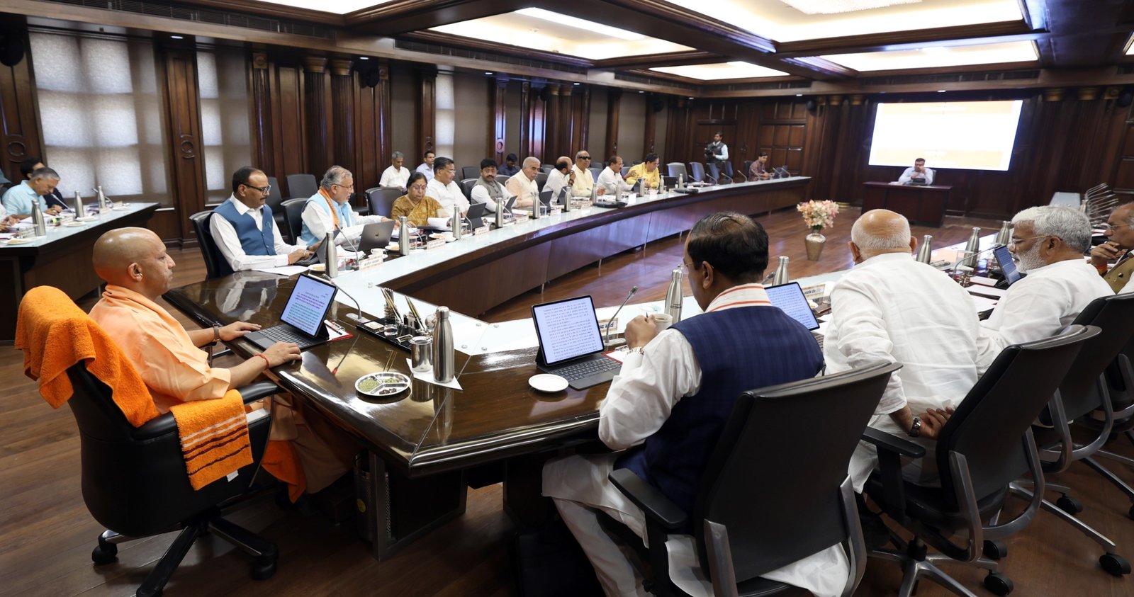 ग्रामीण क्षेत्रों में पैरावेट्स को मिलेगी मजबूती, परापशुचिकित्सा में महत्वपूर्ण होती है पैरावेट्स की भूमिका