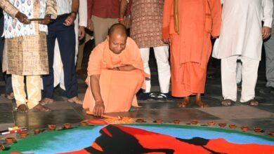 गोरखनाथ मंदिर में आयोजित हुआ 'एक दीया शहीदों के नाम' कार्यक्रम, प्रज्ज्वलित हुए 11000 दीप