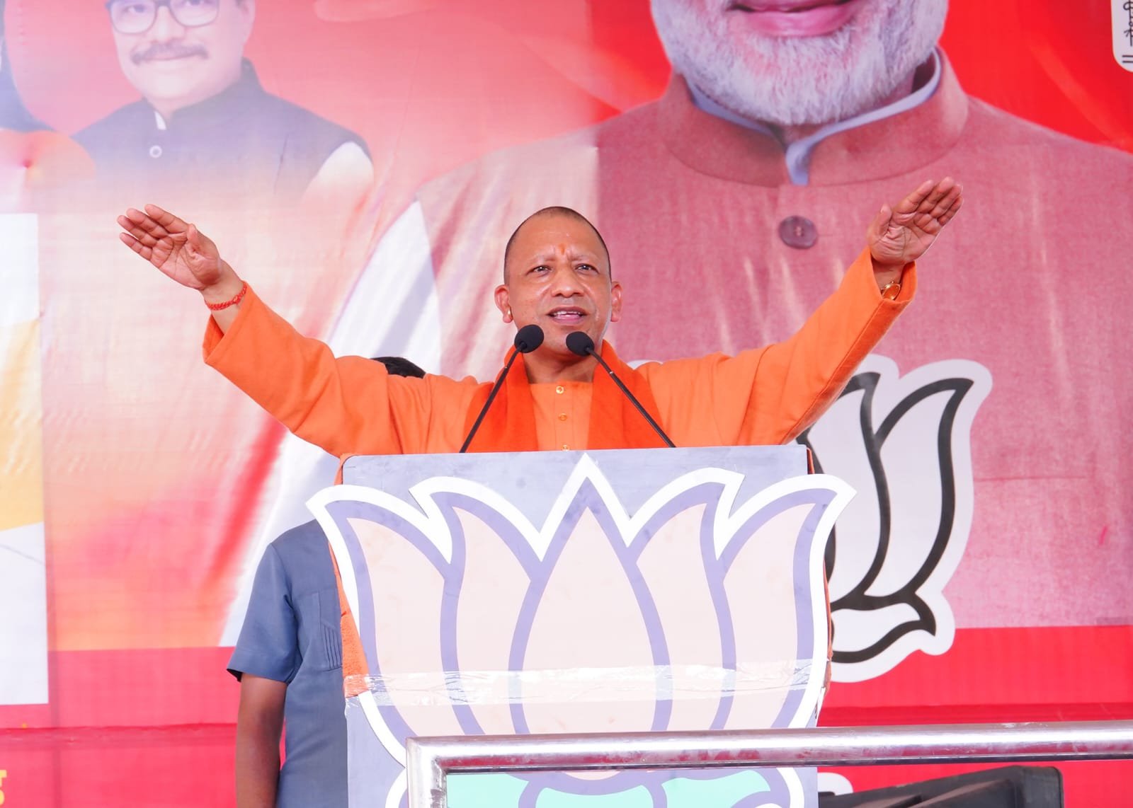 सीएम बोले-निजाम के रजाकारों द्वारा खड़गे जी की मां, चाची और बहन को जलाया गया