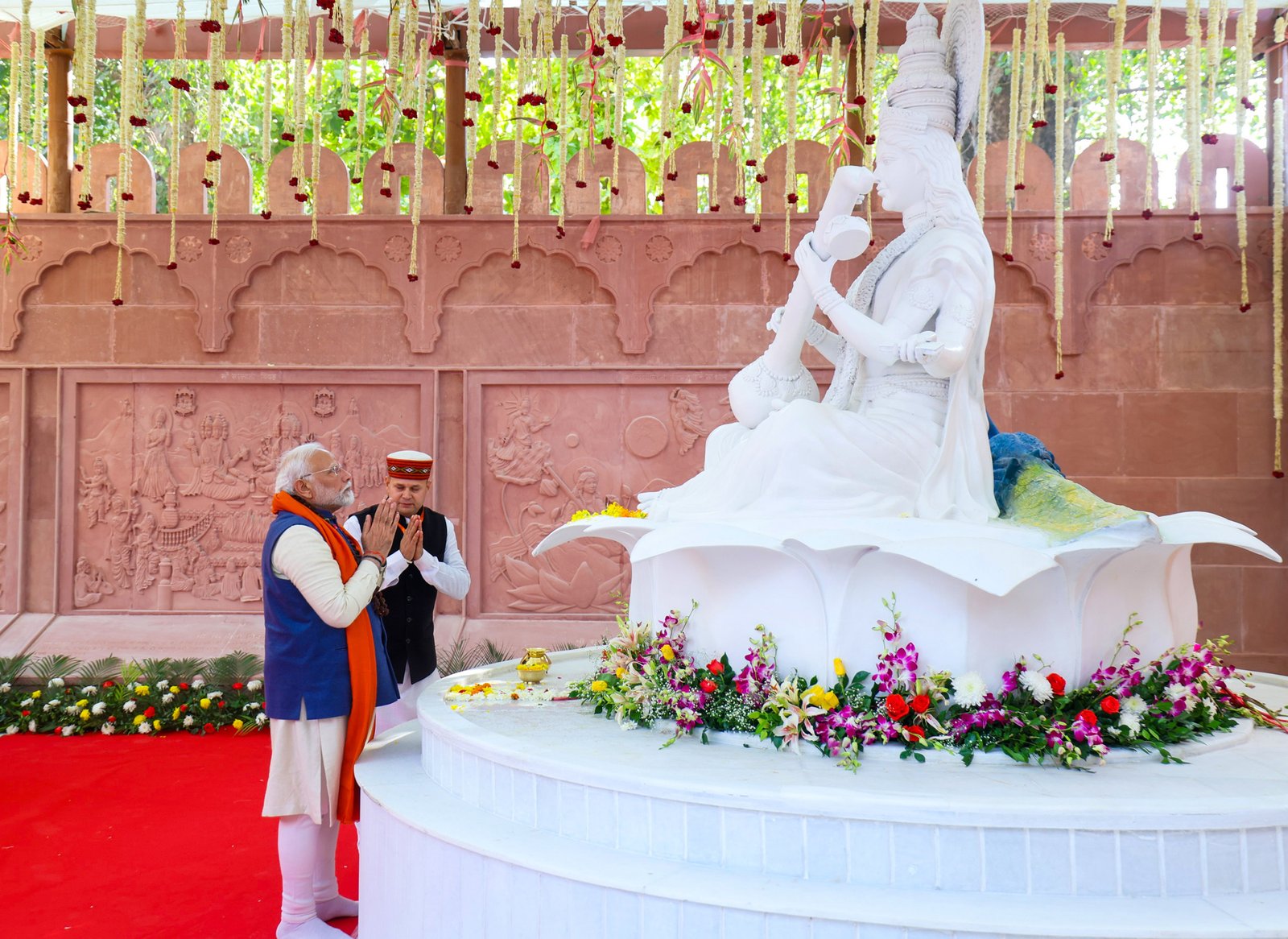 मां सरस्वती का दुग्धाभिषेक कर पीएम ने ‘निर्मल-अविरल जलधारा’ के संकल्प को किया साकार