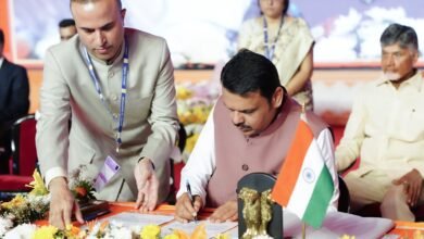 फड़नवीस बने मुख्यमंत्री, शिन्दे, पवार बने उपमुख्यमंत्री