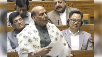 सत्ता पक्ष व विपक्ष ने लगाया एक दूसरे पर संविधान के अपमान का आरोप