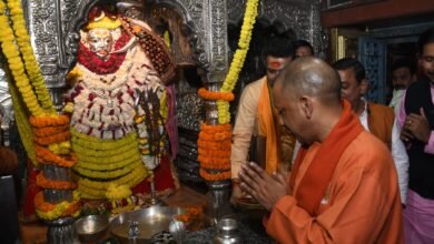 सीएम योगी ने काल भैरव और श्रीकाशी विश्वनाथ मंदिर में की पूजा-अर्चना