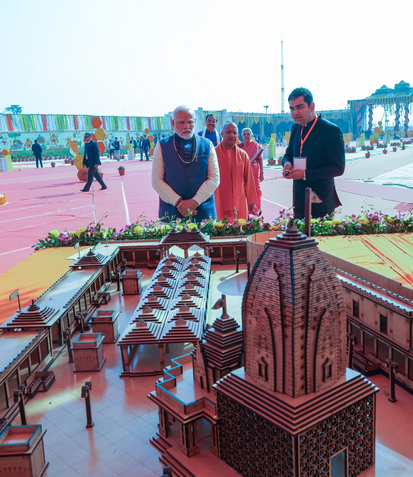 पीएम ने 8 अफसरों से समझी स्वच्छ, डिजिटल, स्वस्थ और सुरक्षित महाकुम्भ की बारीकियां