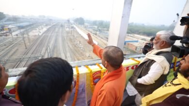 सीएम ने प्रोजेक्ट साइट पर जाकर देखा लेआउट प्लान, यात्रियों की सुविधाओं और व्यवस्थाओं के बारे में ली जानकारी.