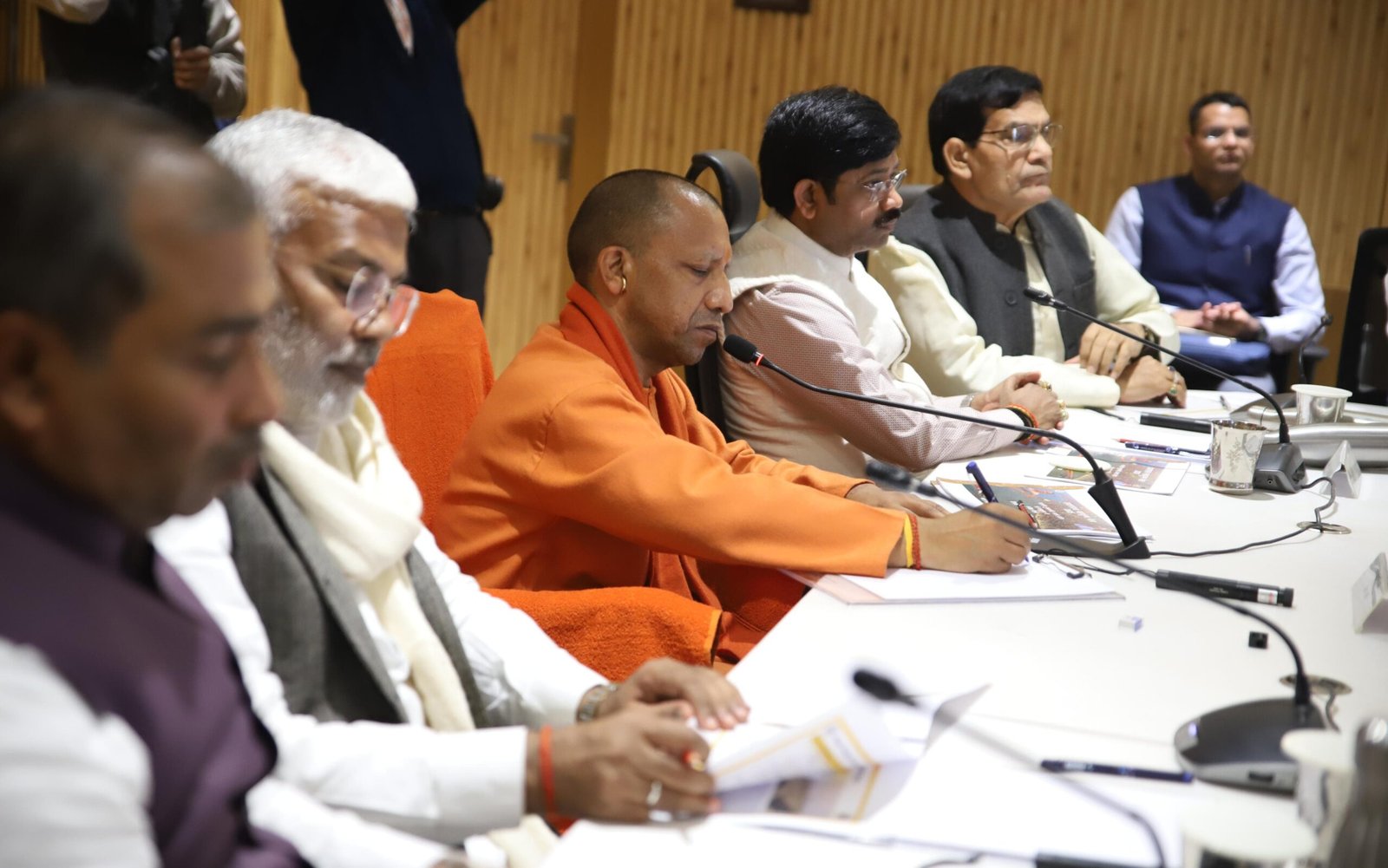 महाकुंभ से पहले प्रयागराज में टैक्सी, ऑटो, ई-रिक्शा चालकों का होगा पुलिस सत्यापन