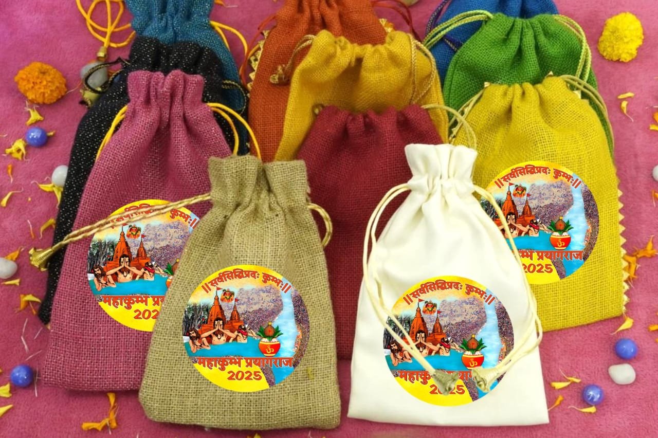 जूट और कॉटन के कुम्भ कलश, प्रिंटेड बैग्स की बाजार में बढ़ी मांग