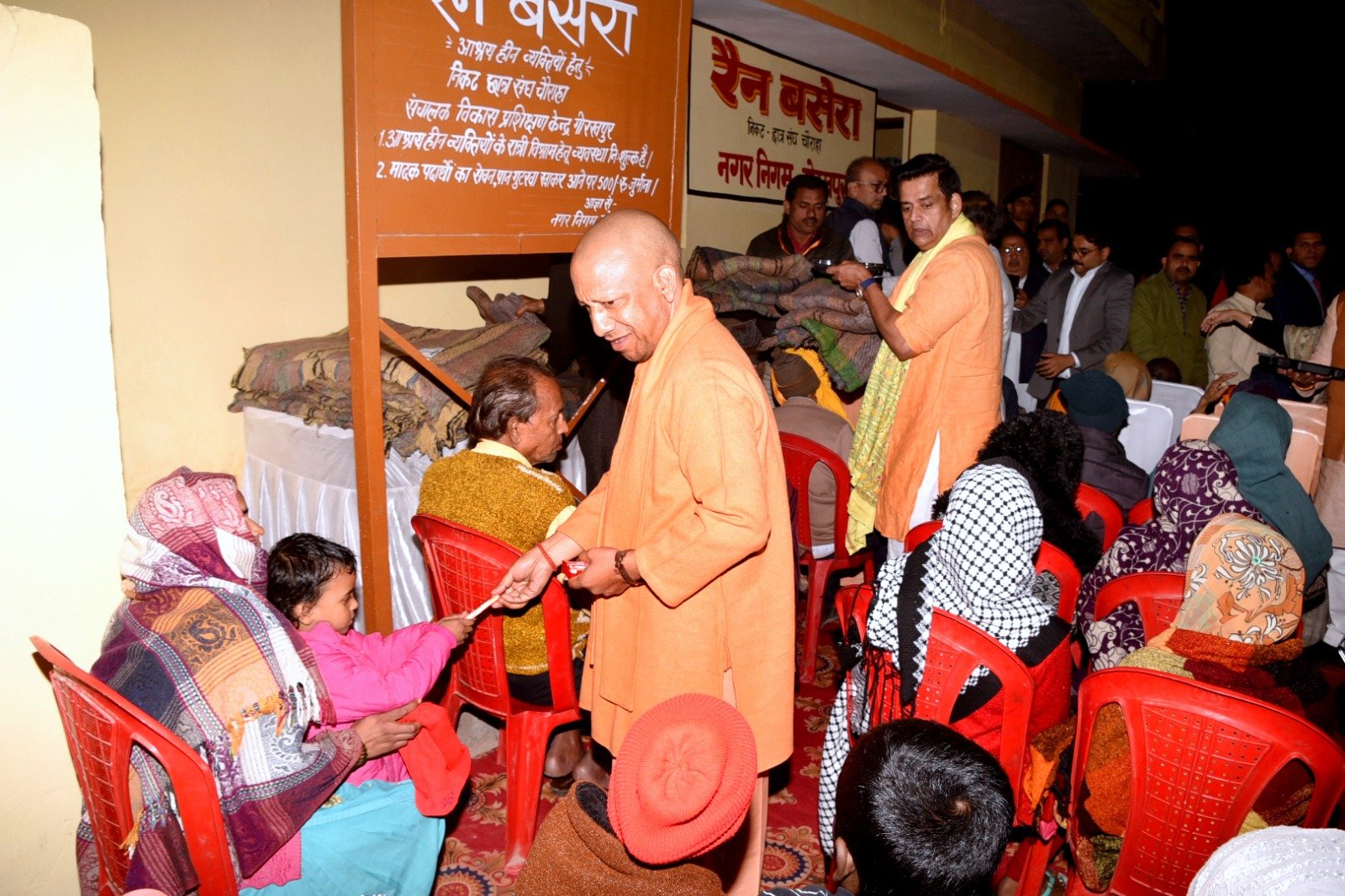 निरीक्षण के दौरान धर्मशाला के नवनिर्मित रैन बसेरे का मुख्यमंत्री ने किया उद्घाटन