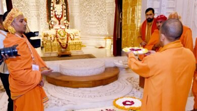 सीएम योगी ने मर्यादा पुरुषोत्तम श्रीराम के चरणों में झुकाया शीश