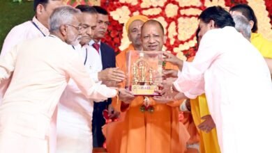 विश्व मानवता को बचाना है तो उसका एक ही मार्ग है वह है सनातन धर्म का सम्मान- योगी आदित्यनाथ