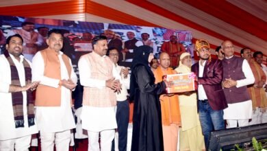 सामूहिक विवाह समारोह में सम्मिलित हुए मुख्यमंत्री, नव दम्पतियों को दिया आशीर्वाद