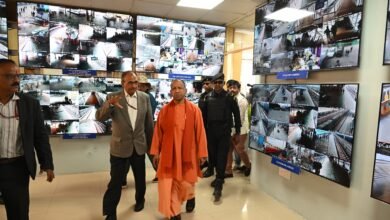 प्रयागराज जंक्शन पर मुख्यमंत्री ने किया यात्री सुविधाओं का निरीक्षण, जंक्शन के रीडेपलेपमेंट कार्यों, कंट्रोल रूम, आश्रय स्थल, फायर सेफ्टी के कार्यों को देखा, यूटीएस टिकटिंग की ली जानकारी