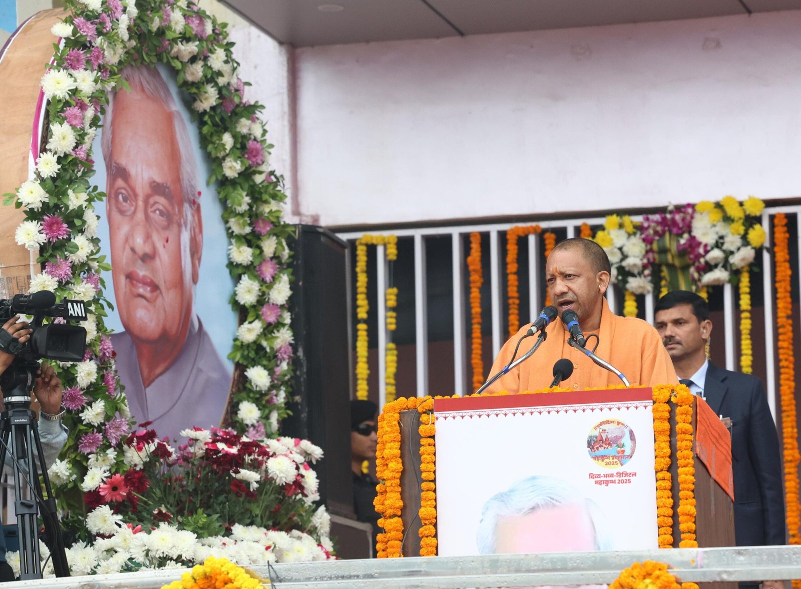 'भारत रत्न' अटल बिहारी वाजपेयी जी के जन्म शताब्दी वर्ष पर 'कदम से कदम मिलाकर चलना होगा' थीम पर हुआ आयोजन