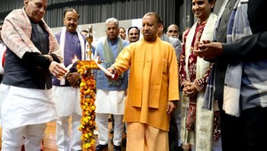 अटल गीत गंगा कार्यक्रम में एक मिनट का मौन रखकर अटल जी को दी गई श्रद्धांजलि