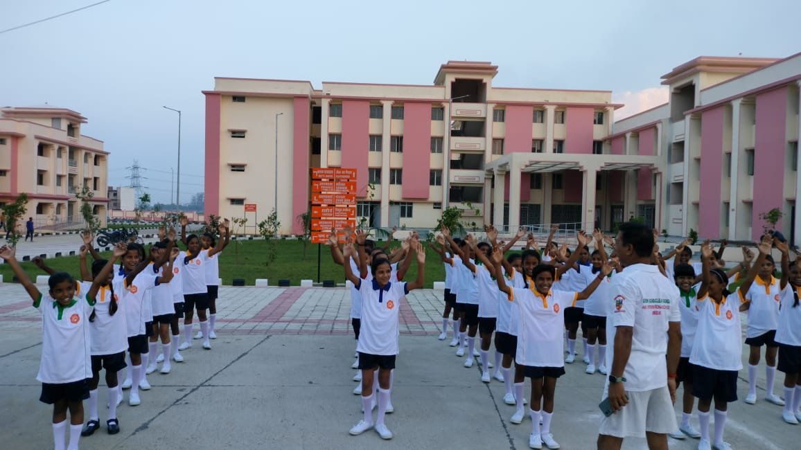 मुफ्त आवासीय शिक्षा से श्रमिक पाल्यों का जीवन संवार रही योगी सरकार