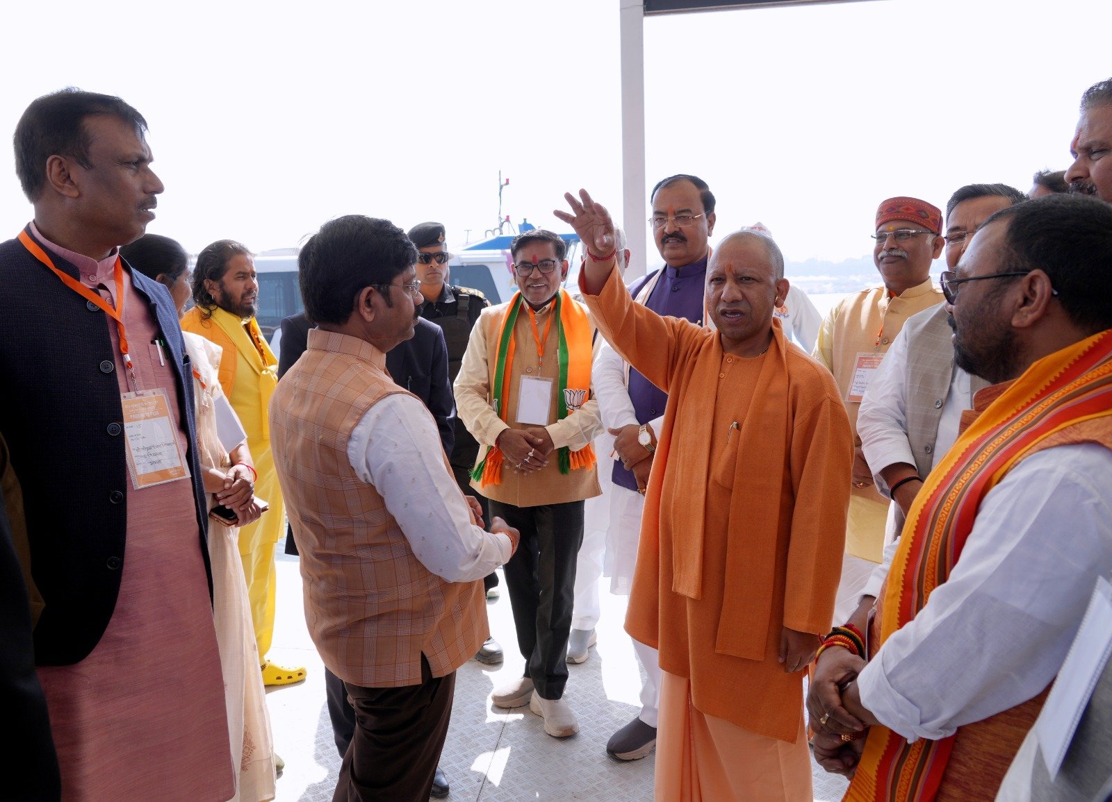 सीएम ने कहा - पीएम की जनसभा में लोगों की सुरक्षा सुनिश्चित करने में निभाएं जिम्मेदारी