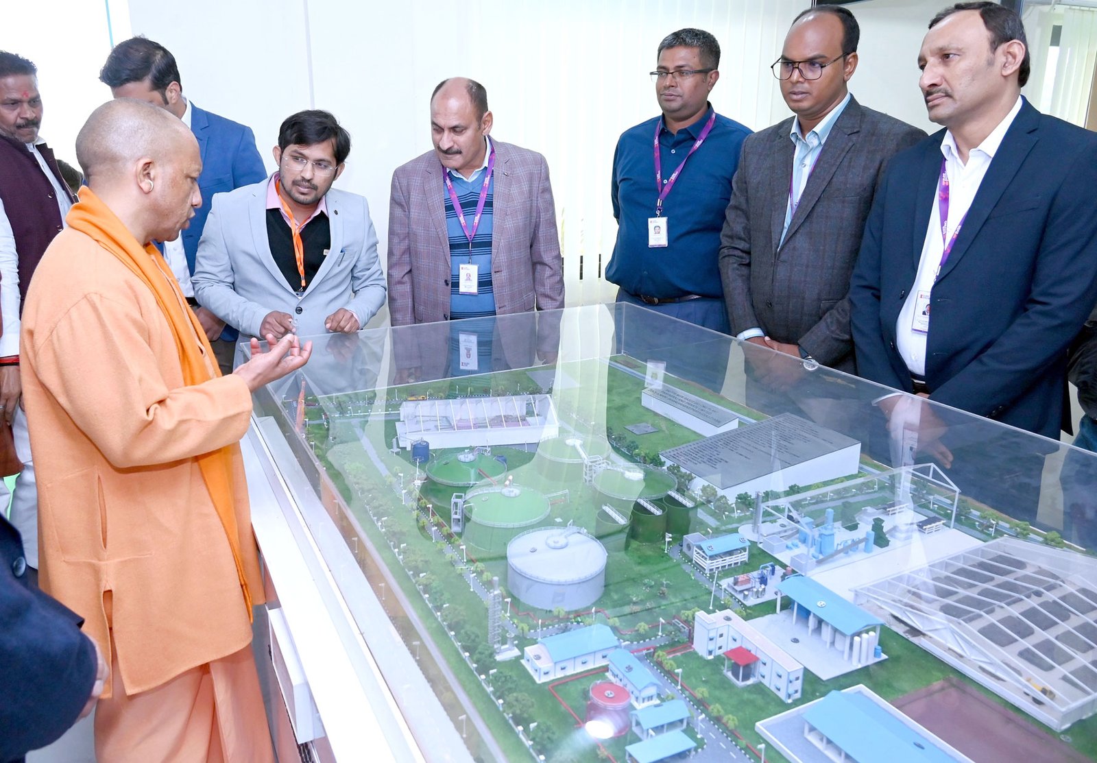 मुख्यमंत्री ने प्रयागराज में किया प्रदेश के पहले एमएसडब्ल्यू आधारित बायो सीएनजी प्लांट का निरीक्षण, कहा नगरीय वेस्ट के निस्तारण का मॉडल है नैनी का यह प्लांट.'वेस्ट टू वेल्थ' का बेहतरीन उदाहरण है बायो सीएनजी प्लांट