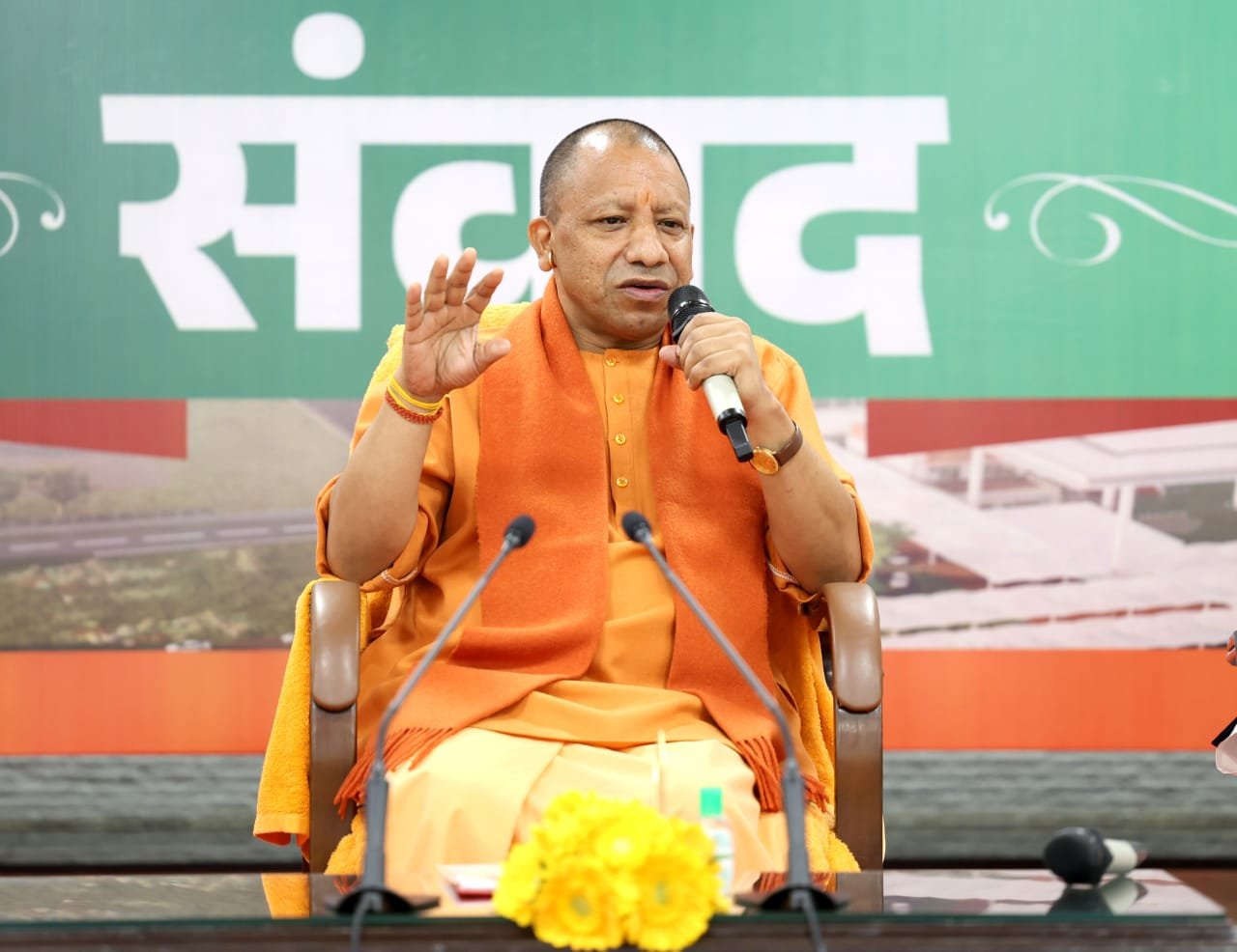 लखनऊ स्थित आवास पर सीएम योगी द्वारा आयोजित संवाद में भाग लेकर किसानों के प्रतिनिधिमंडल ने जताई खुशी, कहाः विकास के नए प्रतिमान स्थापित कर रही योगी सरकार