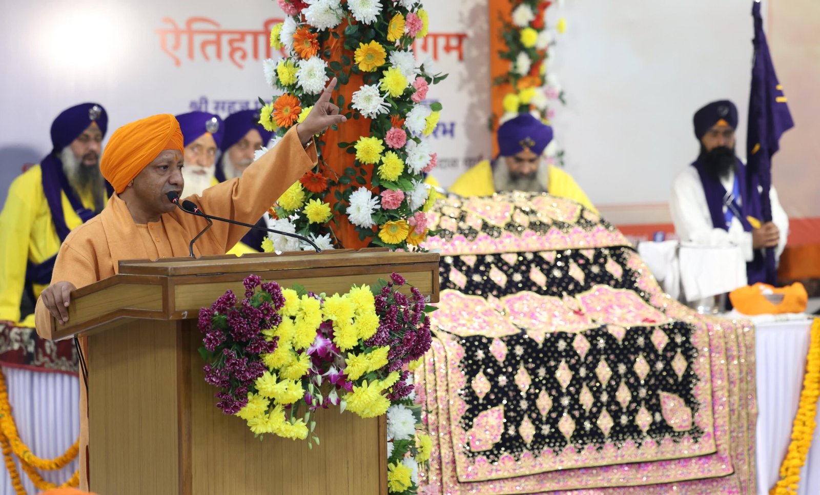 गुरु तेग बहादुर ने अपना शीश दे दिया, लेकिन भारत का शीश नहीं झुकने दियाः योगी