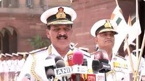 नौसेना प्रमुख एडमिरल दिनेश कुमार त्रिपाठी