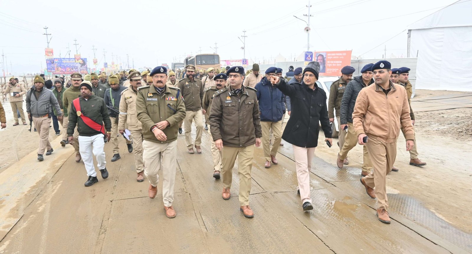 संगम घाट, पांटून पुलों और चौराहों पर संदिग्ध व्यक्तियों के खिलाफ सघन चेकिंग अभियान