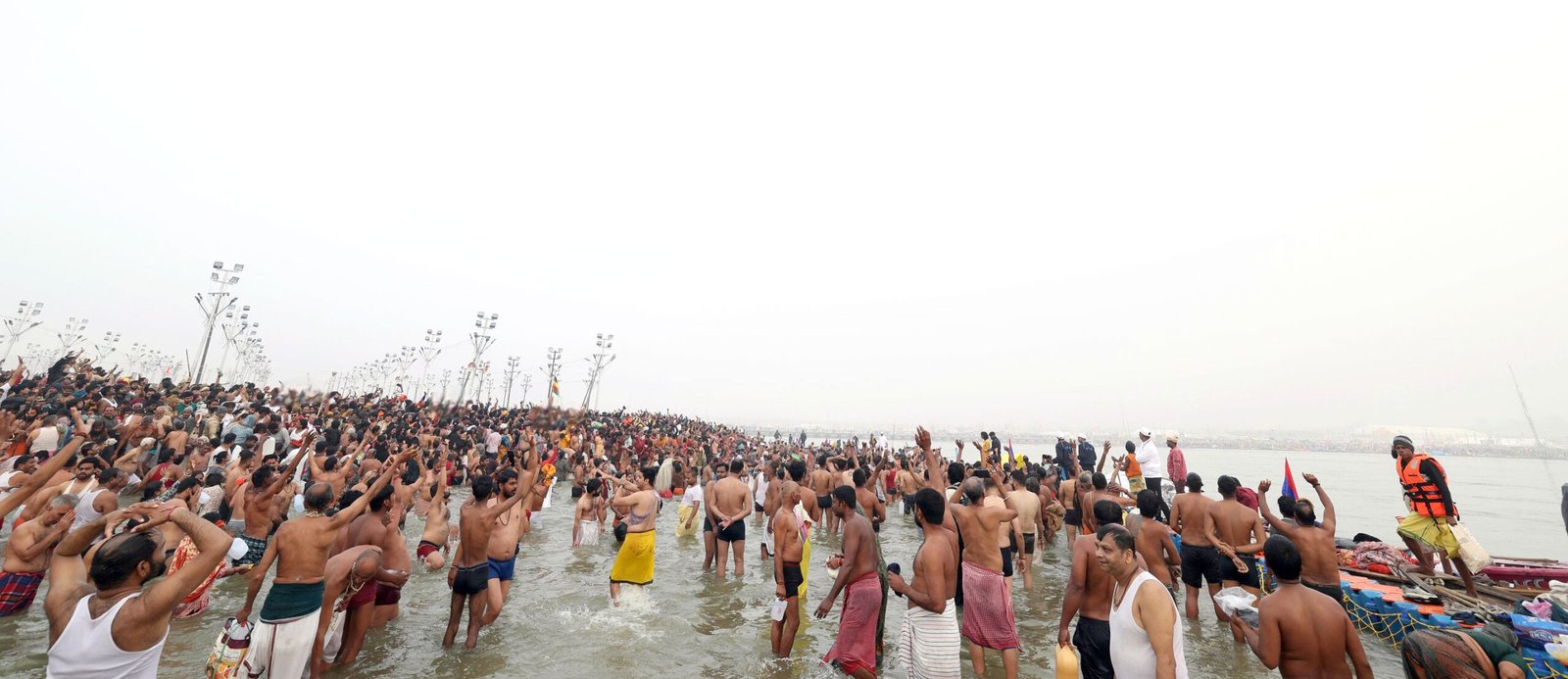 साधु-संतों-श्रद्धालुओं- कल्पवासियों- स्नानार्थियों और गृहस्थों ने किया संगम स्नान