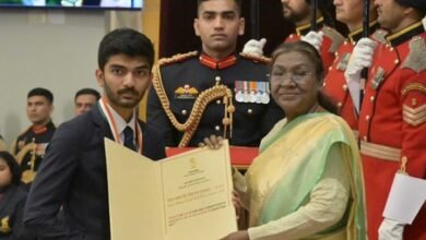 द्रौपदी मुर्मु ने गुकेश सहित चार खिलाड़ियों को खेल रत्न पुरस्कार से किया सम्मानित
