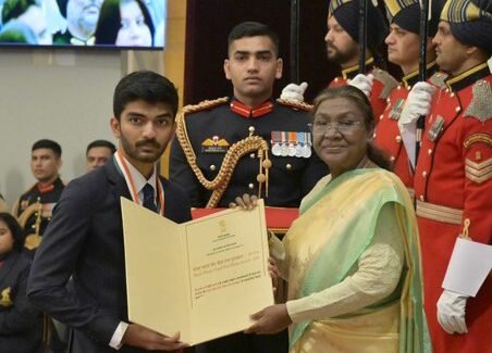 द्रौपदी मुर्मु ने गुकेश सहित चार खिलाड़ियों को खेल रत्न पुरस्कार से किया सम्मानित