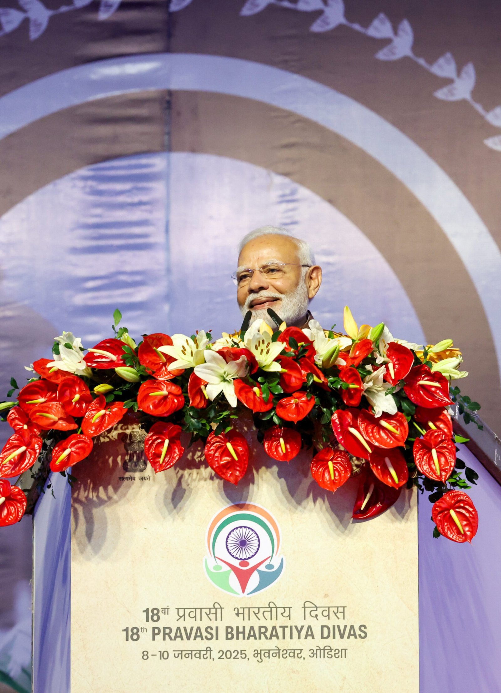 हमारा भविष्य युद्ध में नहीं, बुद्ध में है:मोदी