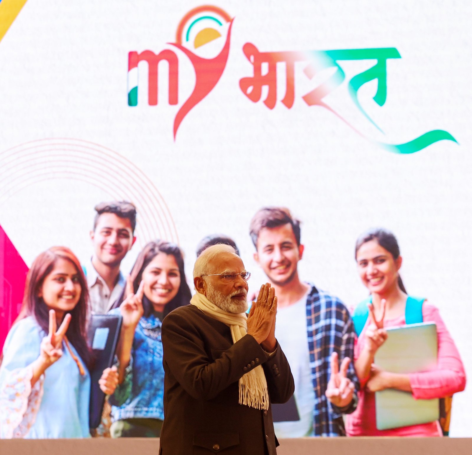 युवा जोखिम लें और देश में ऐतिहासिक परिवर्तन लाएं : मोदी