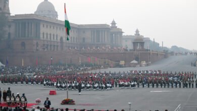 बीटिंग रिट्रीट में शामिल सैन्य टुकड़ियों ने बनाये ‘एक पेड़ मां के नाम', 'चक्रव्यूह', सेव अर्थ जैसे अनेकों मनमोहक रचनायें