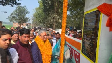 आरीपुर सरया गांव में 2 करोड़ के विकास कार्य को देखकर गदगद हुए फॉरेस्ट आईजी रमेश पांडे, प्रधान के कार्य को सराहा, जरूरतमंदों के बीच प्रधान ने बांटे लाखों के सामान