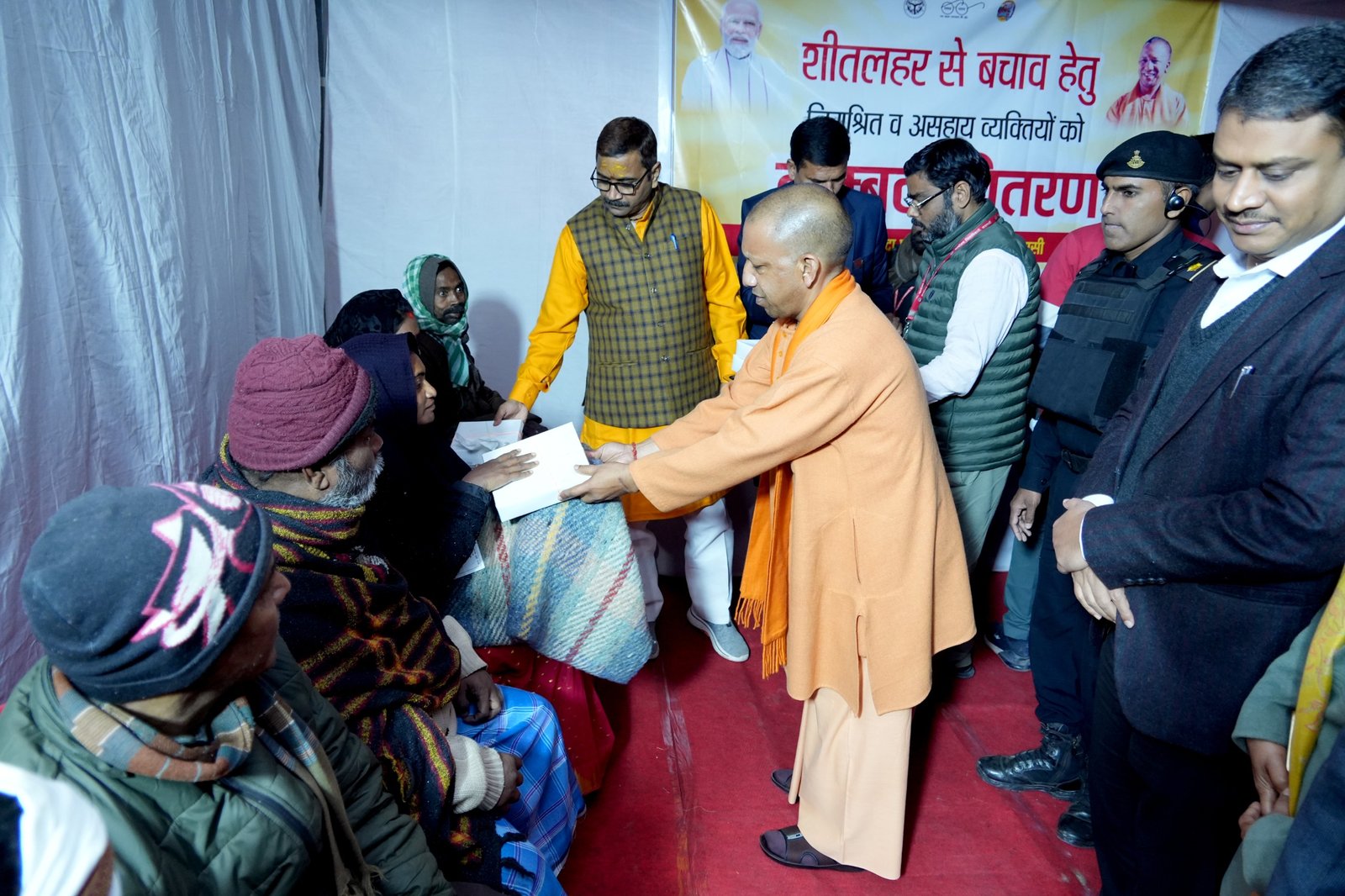 ठंड में खुले आसमान में न सोए कोई: मुख्यमंत्री